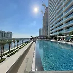 Luxe 1-Bedroom Elegance In Palace Residences