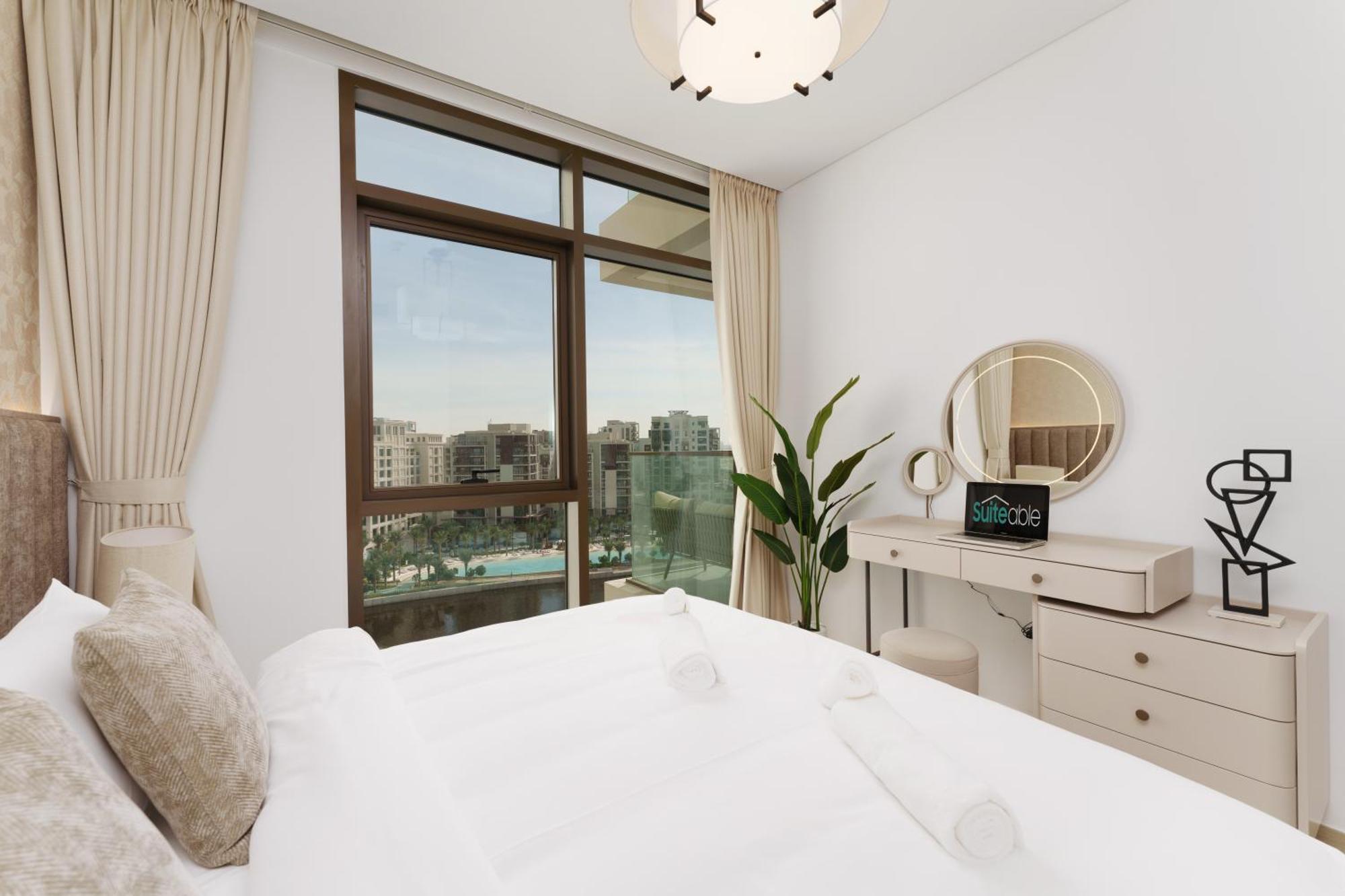 Apartment Luxe 1-bedroom Elegance In Palace Residences Dubai