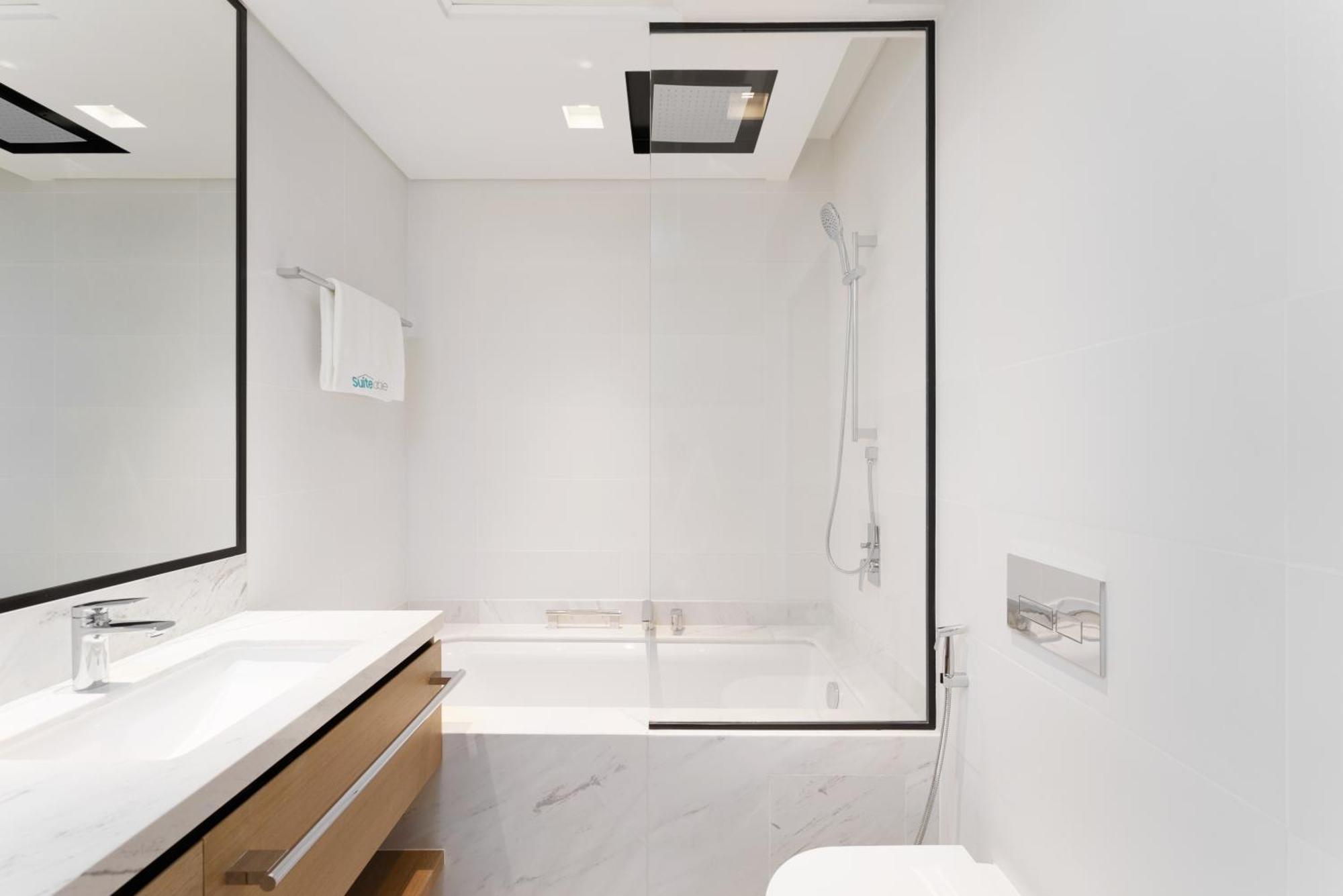 Luxe 1-bedroom Elegance In Palace Residences Dubai